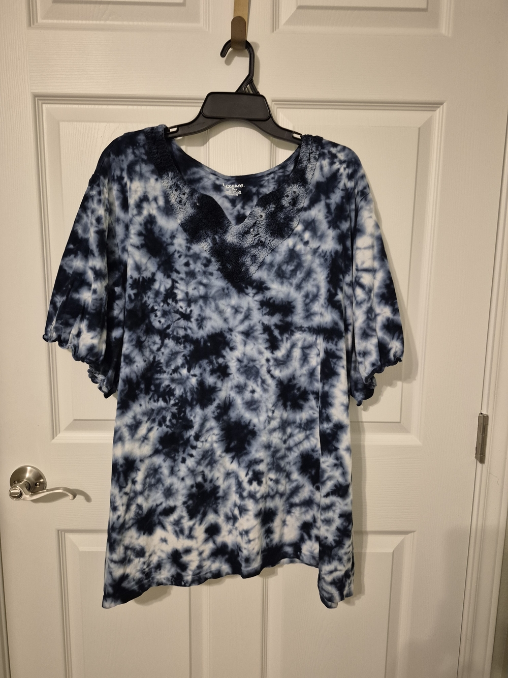 Liz & Me Navy & White Tie-Dye V-Neck Short Sleeve Top